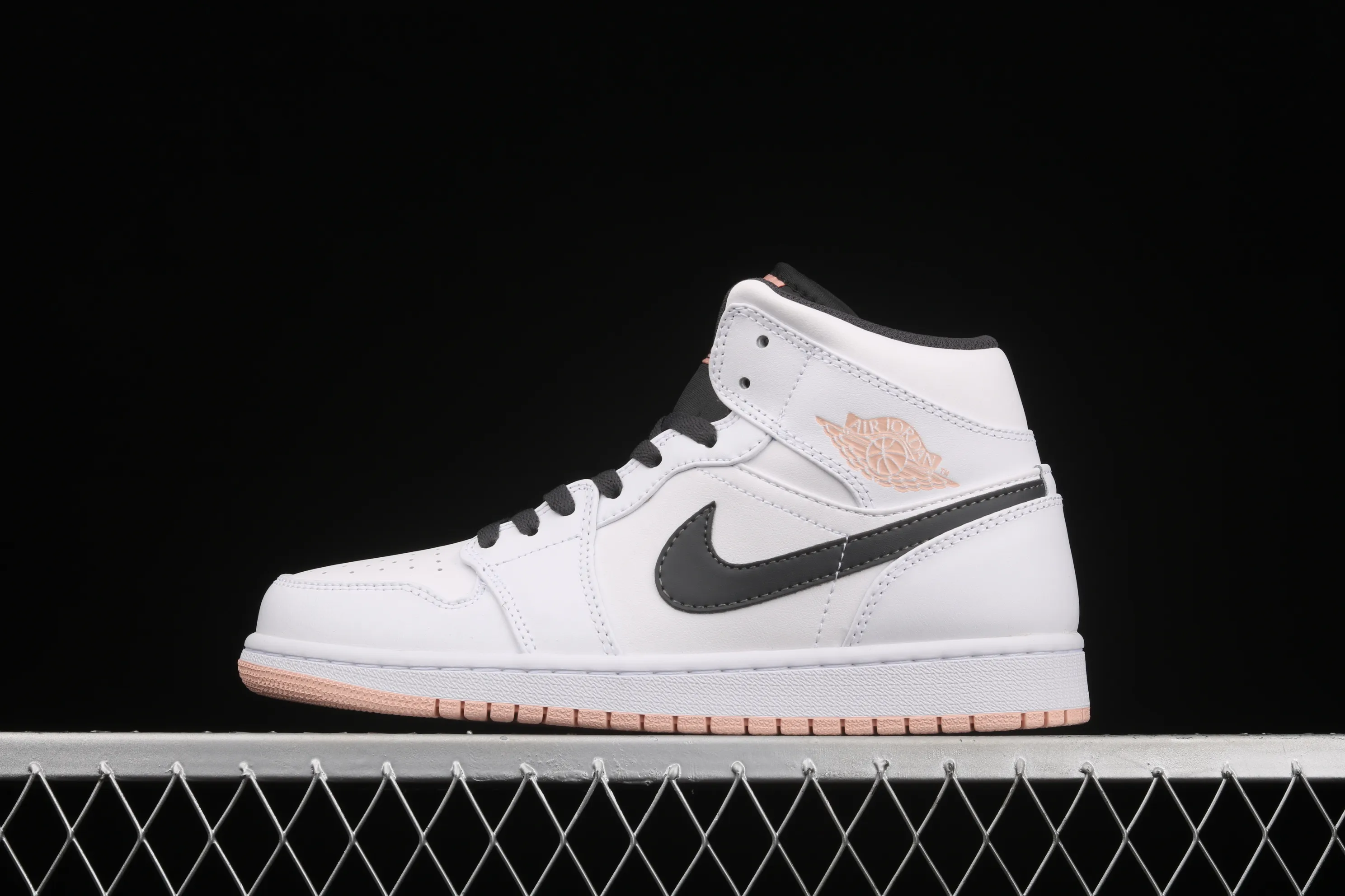 All categories Air Jordan Jordan series basketball shoes Air Jordan 1 Mid Air Jordan 1 Mid AJ1 Joe 1 white and black cherry blossom powder Zhongbang basketball shoes 554725-180
